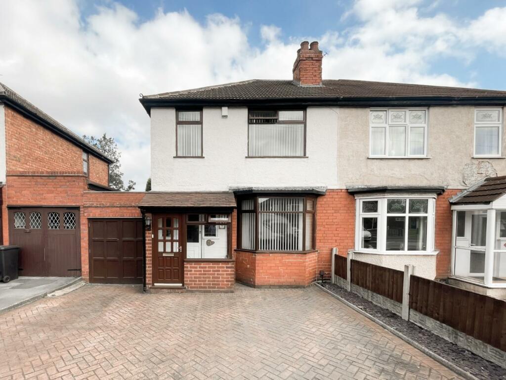 3 bedroom semidetached house for sale in Bradleys Lane, Wallbrook, Bilston, WV14