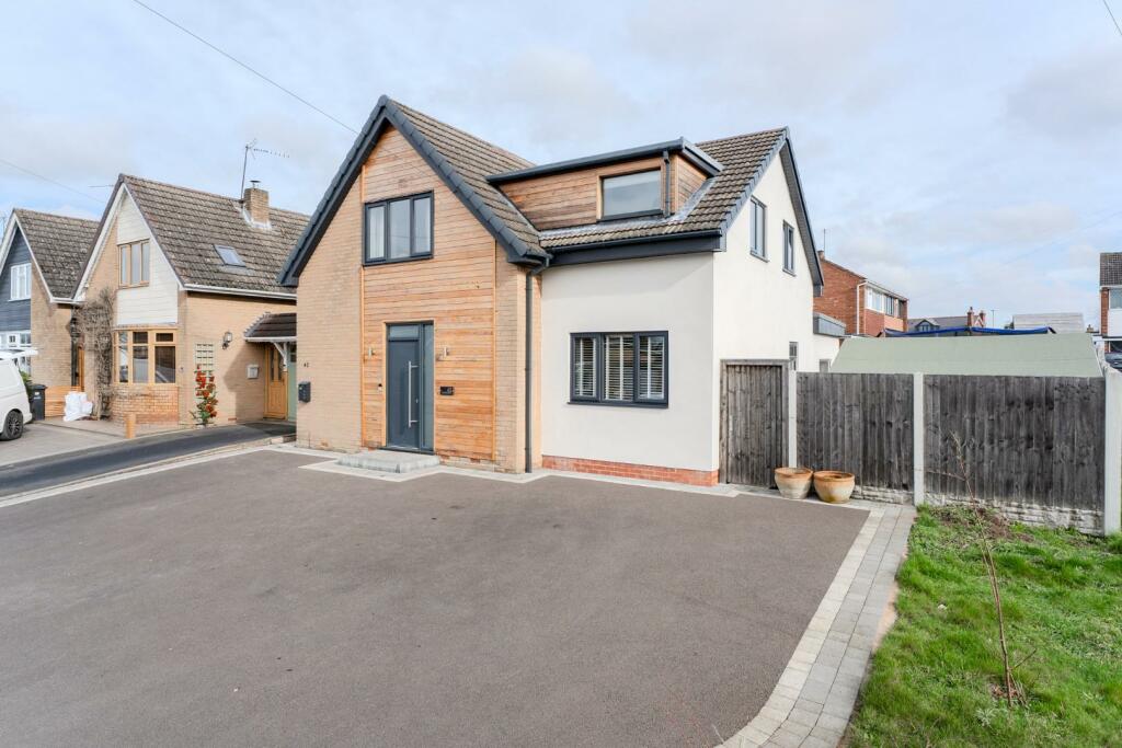 4 bedroom detached house for sale in Grantley Crescent, Kingswinford, DY6