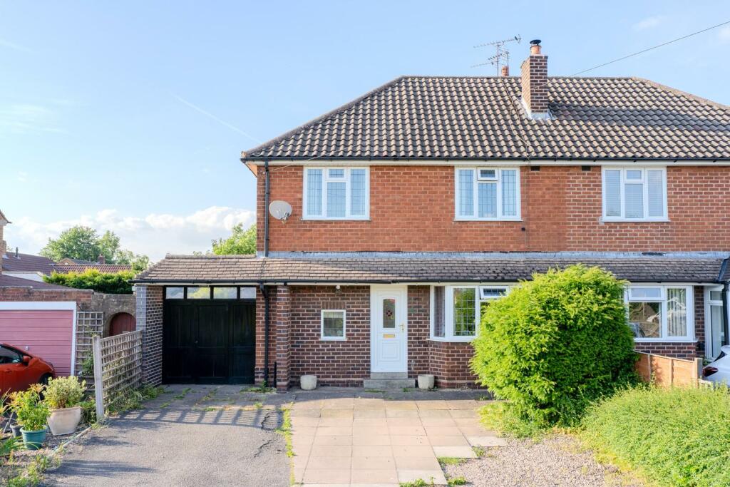 3 bedroom semidetached house for sale in Ounsdale Road, Wombourne, WV5