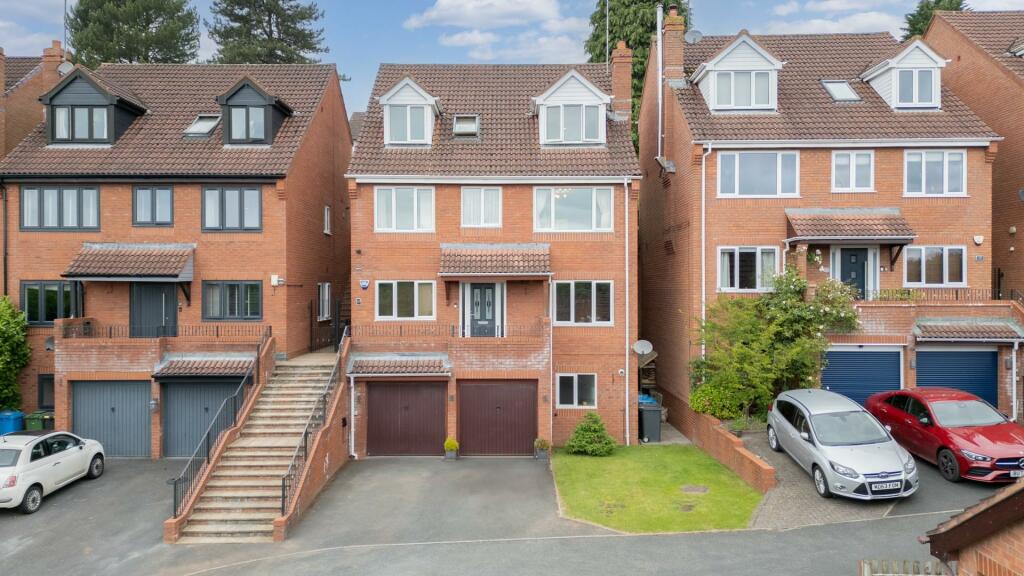 4 bedroom town house for sale in Tollhouse Way, Wombourne, WV5