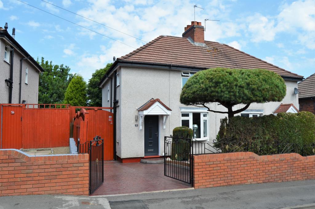 3 bedroom semidetached house for sale in Foxglove Road, Dudley, DY1