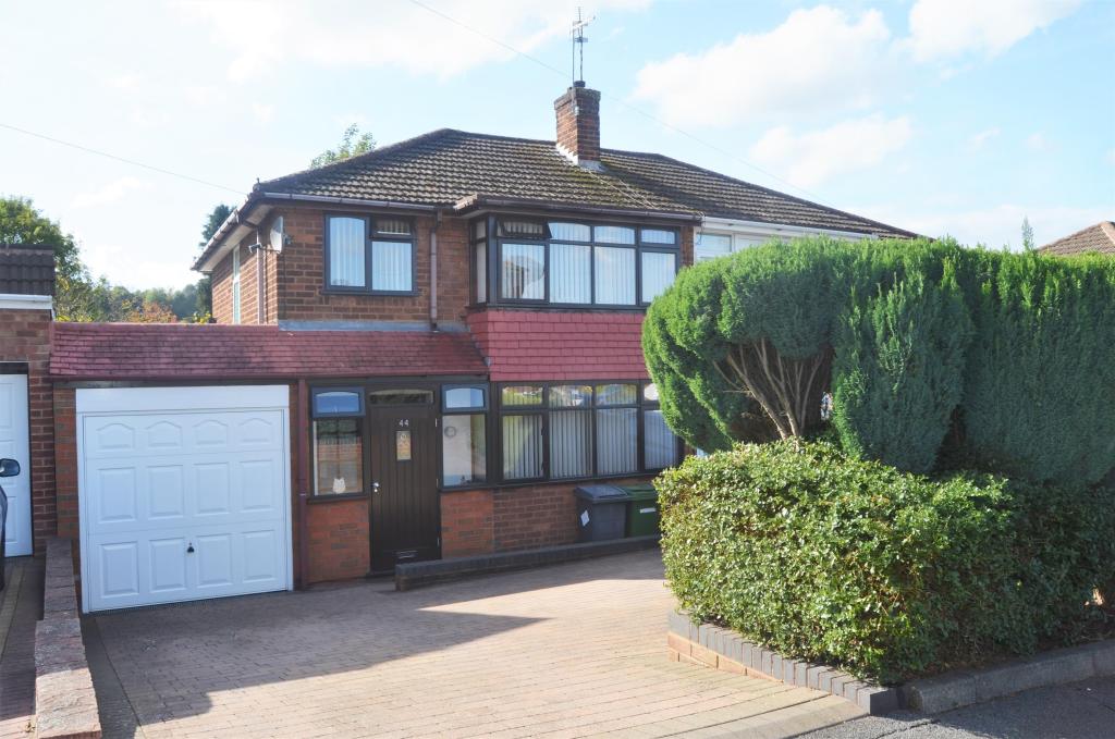 3 bedroom semidetached house for sale in Wendover Road, Wolverhampton