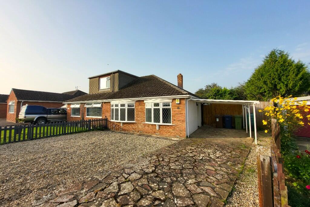 2 bedroom semidetached bungalow for sale in Snowdon Gardens, Churchdown GL3