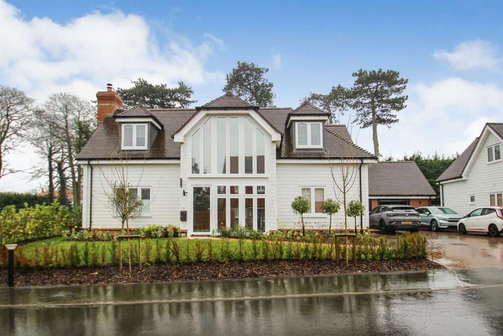 4 bedroom detached house for sale in Spring Gardens, Sutton Valence, ME17