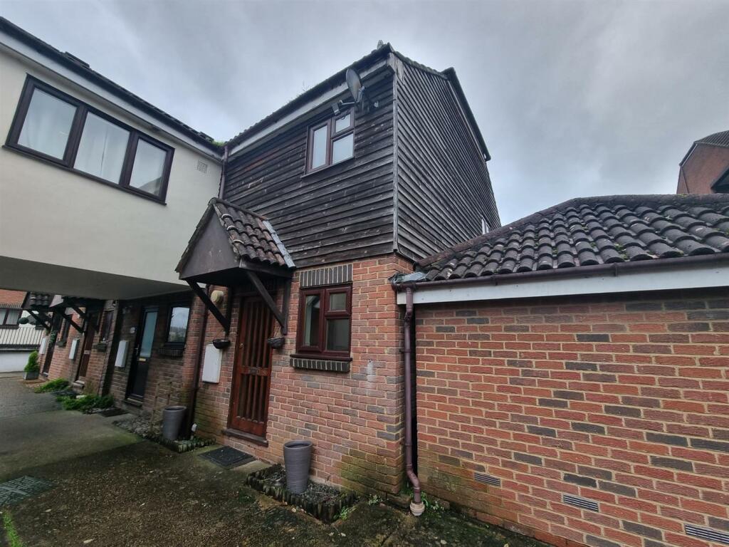 1 bedroom terraced house for rent in Peacock Mews, Springvale, Maidstone, ME16
