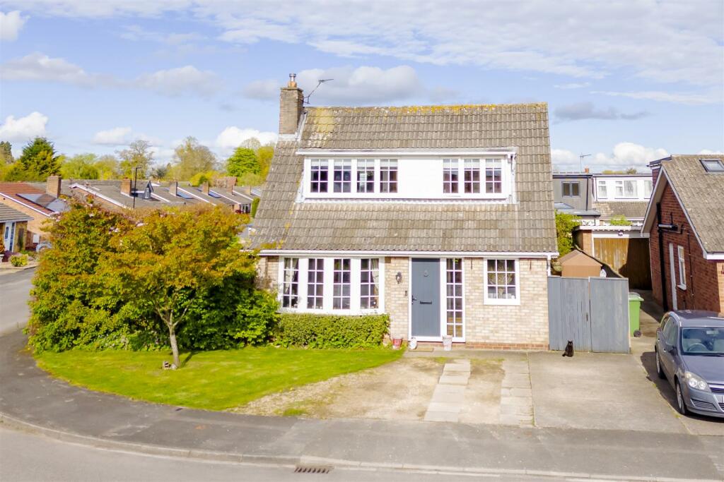 3 bedroom detached house for sale in Montague Road, YO23