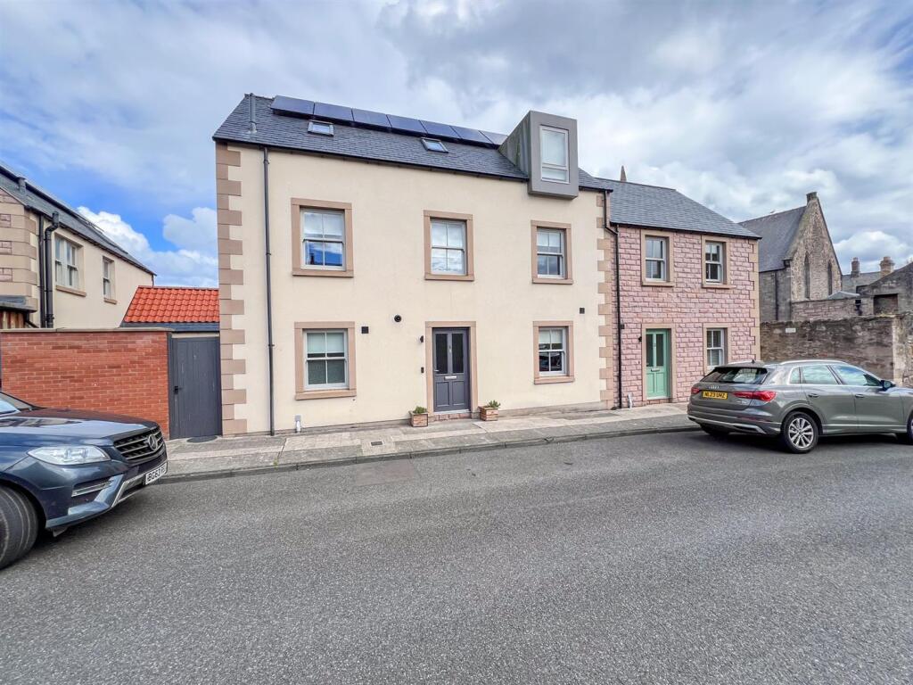 4 bedroom town house