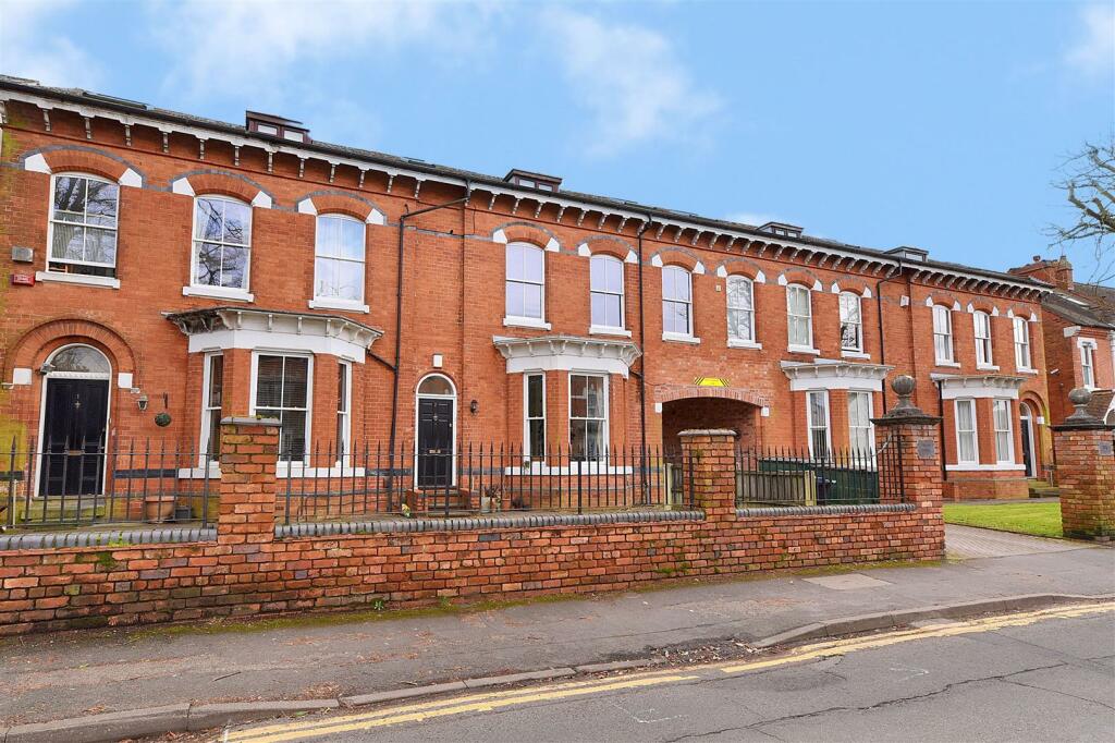 2 bedroom flat for sale in Greenfield Road, Harborne, Birmingham, B17