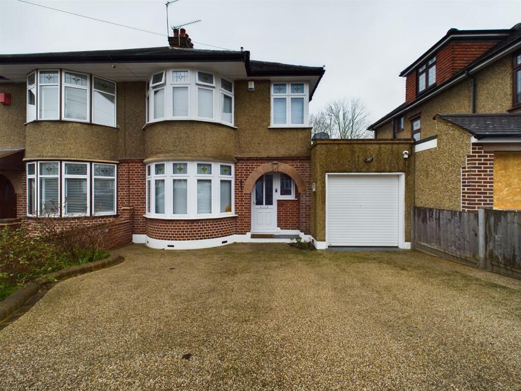 3 bedroom semidetached house for sale in Walnut Way, Buckhurst Hill, IG9