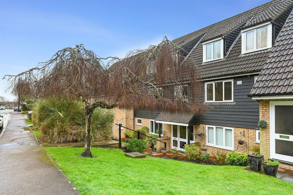 1 bedroom flat for sale in Goldings Road, Loughton, IG10