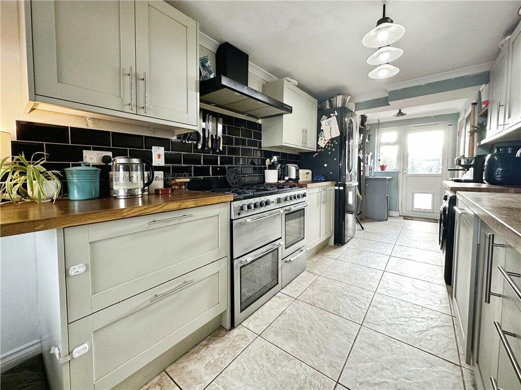 3 bedroom end of terrace house for sale in Reeve Road, Holyport