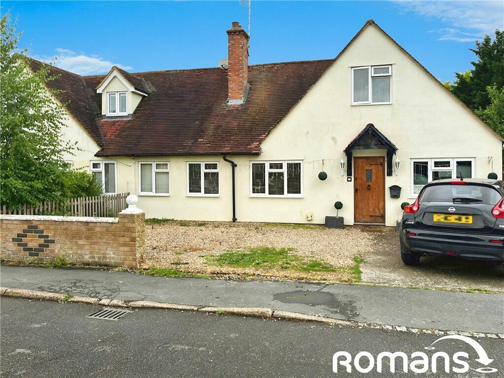 4 bedroom semidetached house for sale in Meadow Way, Fifield