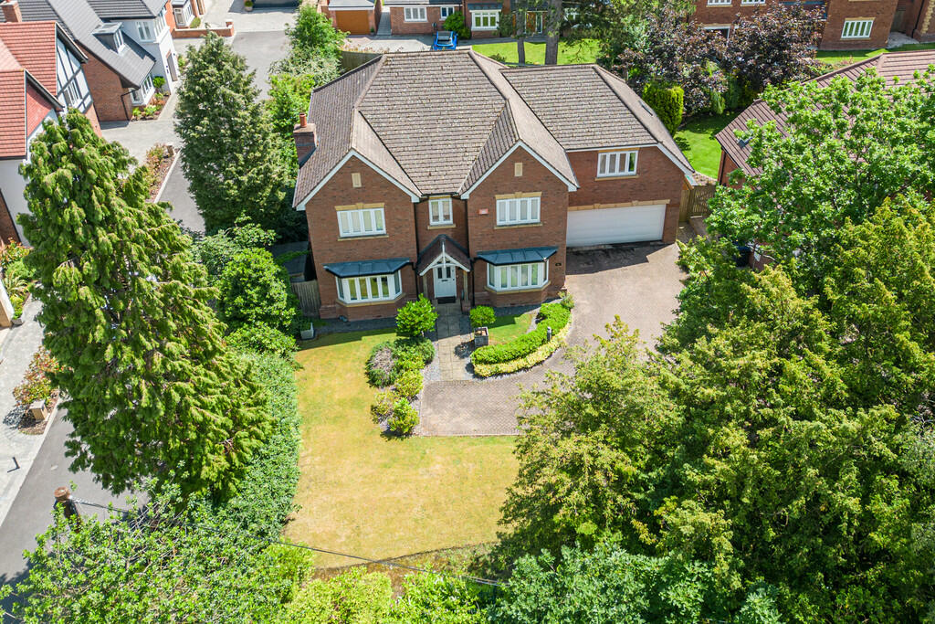 5 bedroom detached house for sale in Manor Drive, Sutton Coldfield, B73