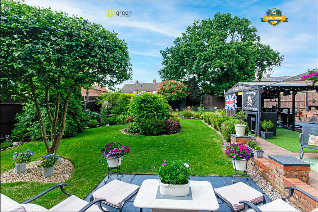 3 bedroom end of terrace house for sale in Bigwood Drive, Sutton