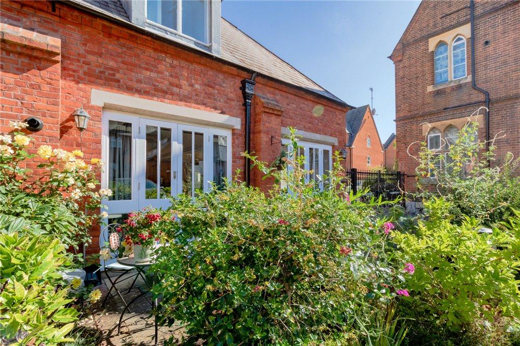 2 bedroom apartment for sale in Hatch Lane, Windsor, Berkshire, SL4