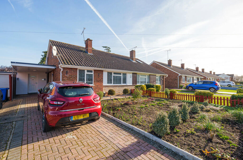 3 bedroom bungalow for sale in Redford Road, Windsor, Berkshire, SL4