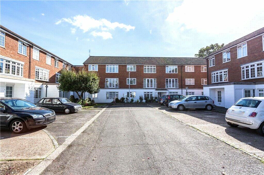 2 bedroom apartment for sale in Lammas Court, Windsor, Berkshire, SL4