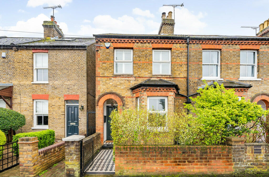 3 bedroom end of terrace house for sale in Maidenhead Road, Windsor