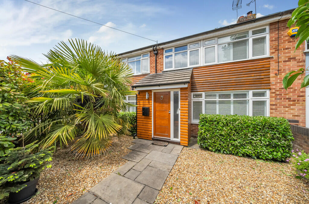 4 bedroom semidetached house for sale in Hatch Lane, Windsor, SL4