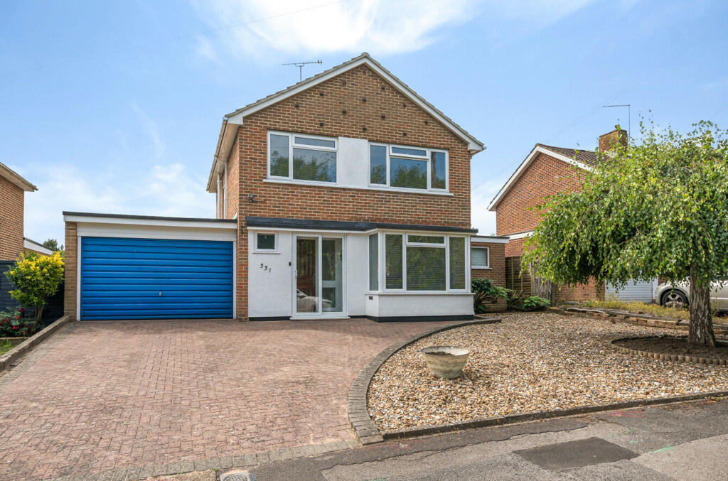3 bedroom detached house for sale in Maidenhead Road, Windsor