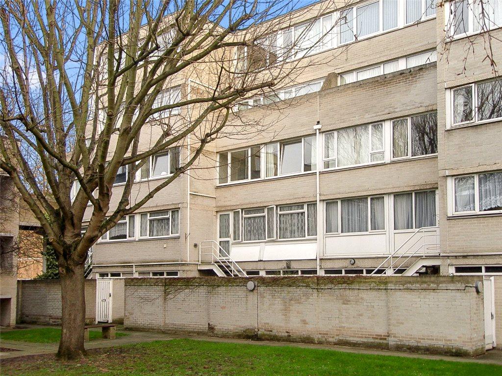 1 Bedroom Flat In Mountbatten Square Windsor Berkshire Yuvoh