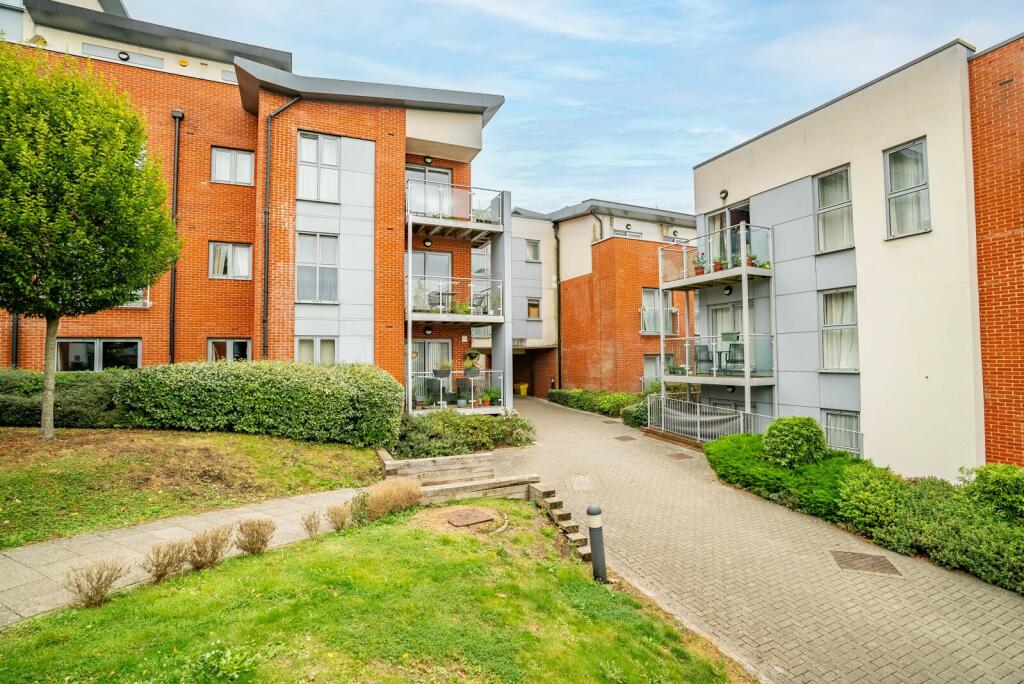 2 bedroom apartment for sale in Roma House, Charrington Place, St. Albans, Hertfordshire, AL1
