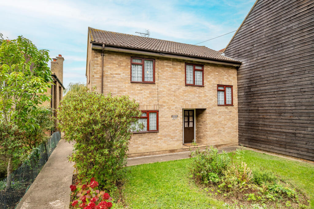 3 bedroom semidetached house for sale in Watling Street, Park Street
