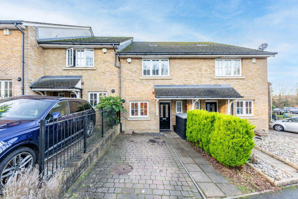 3 bedroom terraced house for sale in Lavender Crescent, St. Albans
