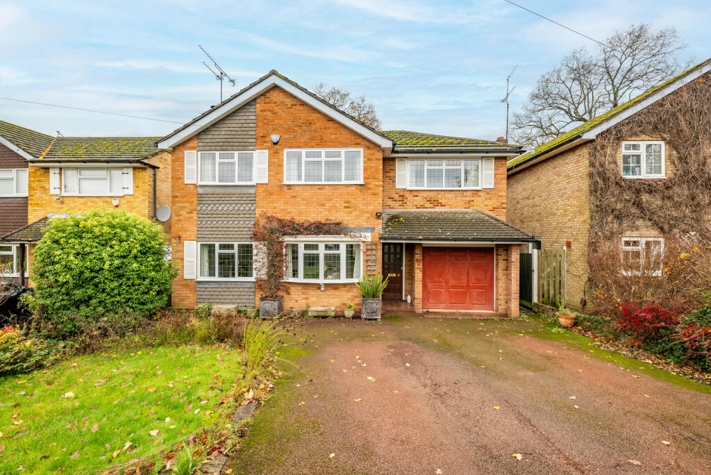 4 bedroom detached house for sale in Garnett Drive, Bricket Wood, St. Albans, Hertfordshire, AL2