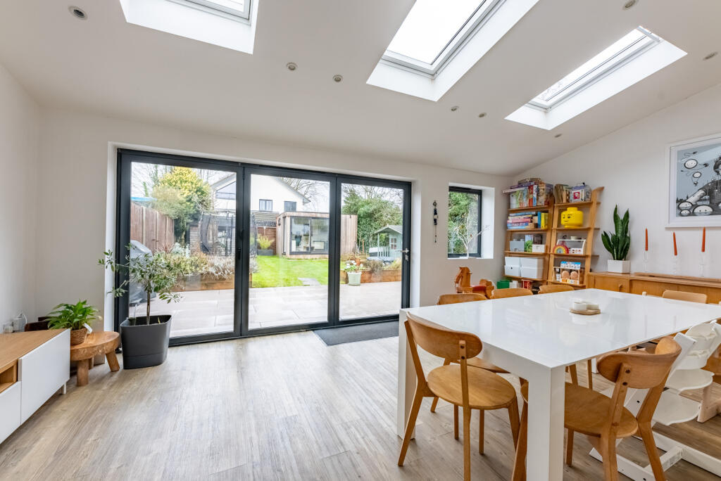 3 bedroom terraced house for sale in Park Street Lane, Park Street, St