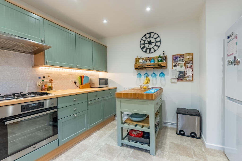 3 bedroom terraced house for sale in Martyr Close, St. Albans, Hertfordshire, AL1