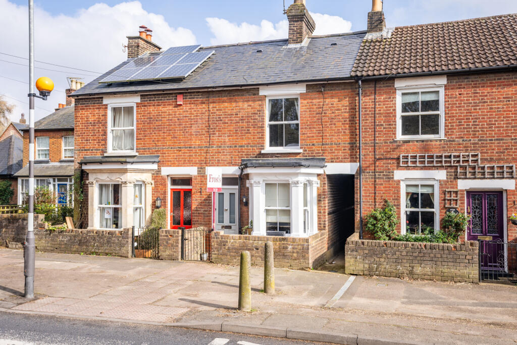 3 bedroom terraced house for sale in Park Street, St. Albans, Hertfordshire, AL2
