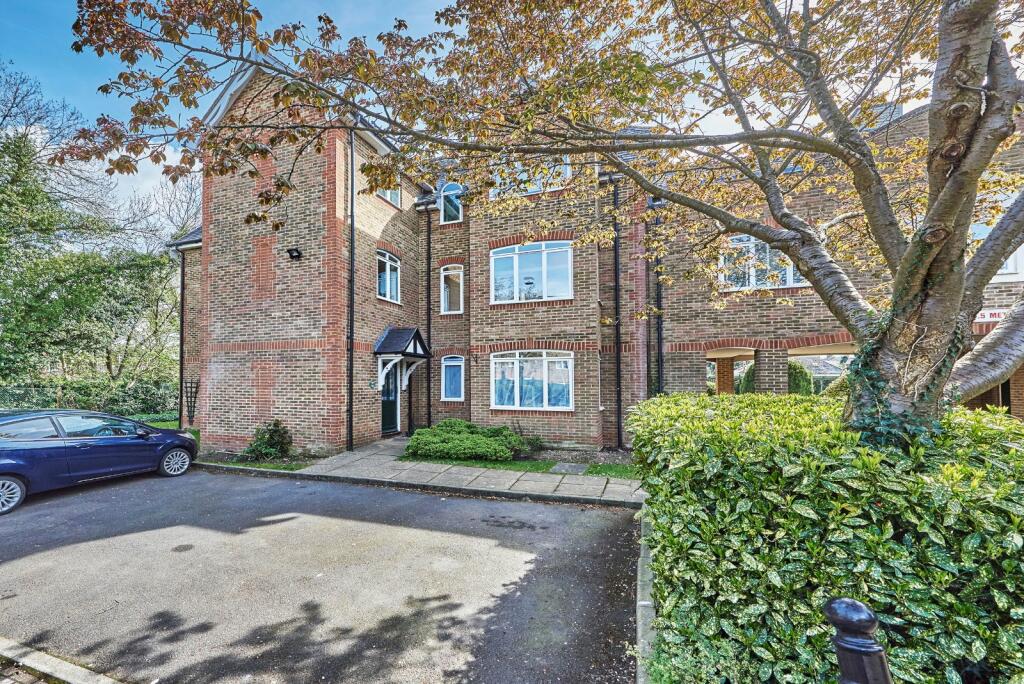 2 bedroom apartment for sale in Latium Close, Holywell Hill, St. Albans, Hertfordshire, AL1