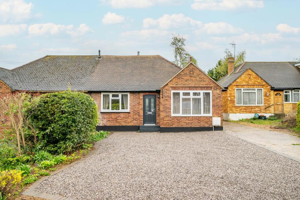 3 bedroom bungalow for sale in Mile House Close, St. Albans, Hertfordshire, AL1