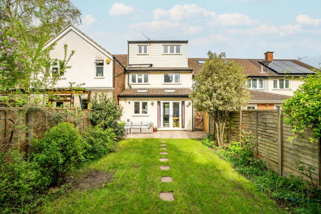 3 bedroom terraced house for sale in Drakes Drive, St. Albans, Hertfordshire, AL1