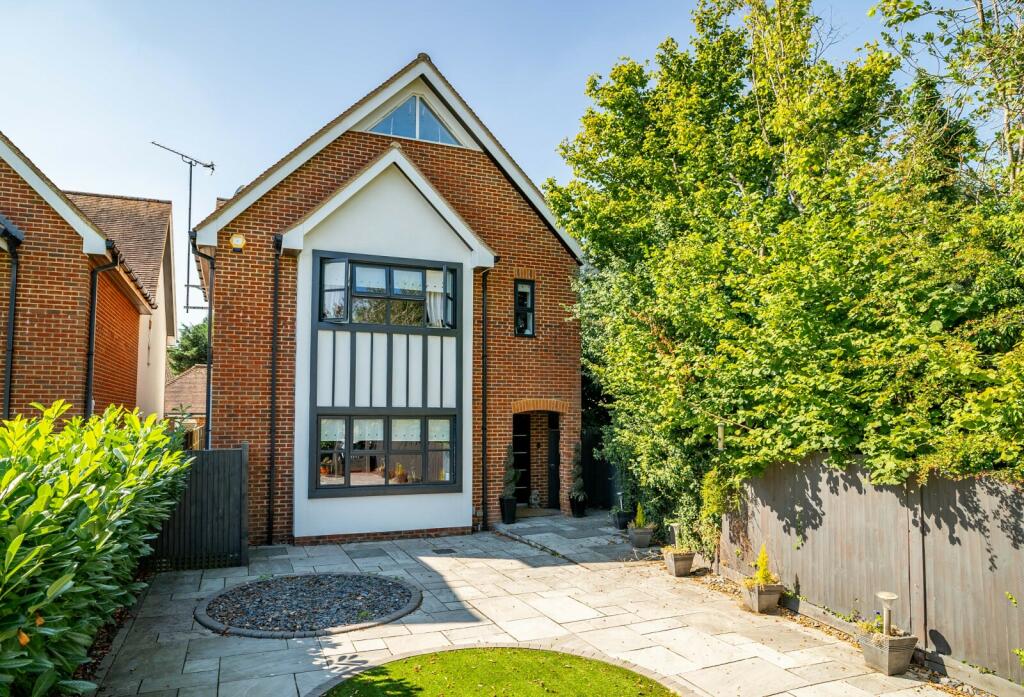 Main image of property: Watford Road, St. Albans, Hertfordshire, AL2