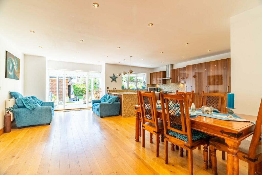 Additional property image - Watford Road, St. Albans, Hertfordshire, AL2