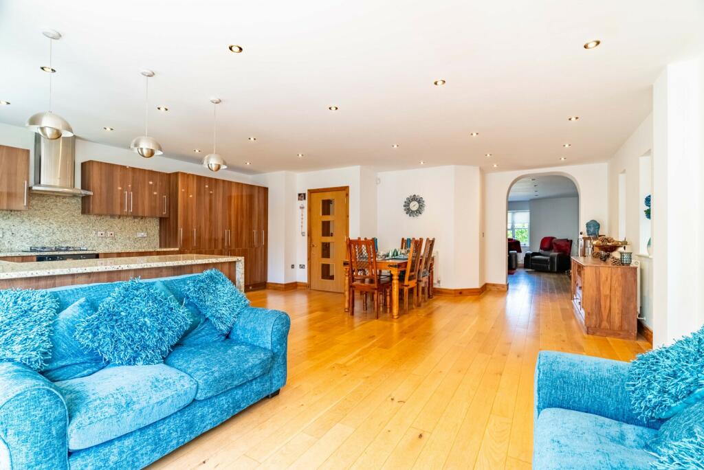 Additional property image - Watford Road, St. Albans, Hertfordshire, AL2