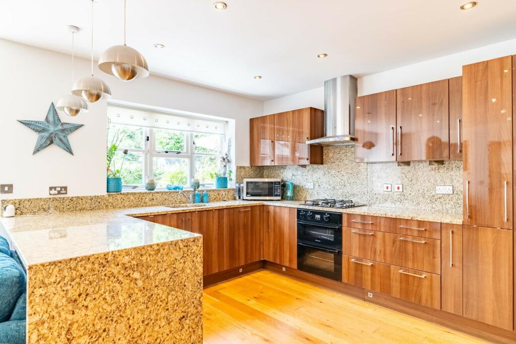 Additional property image - Watford Road, St. Albans, Hertfordshire, AL2