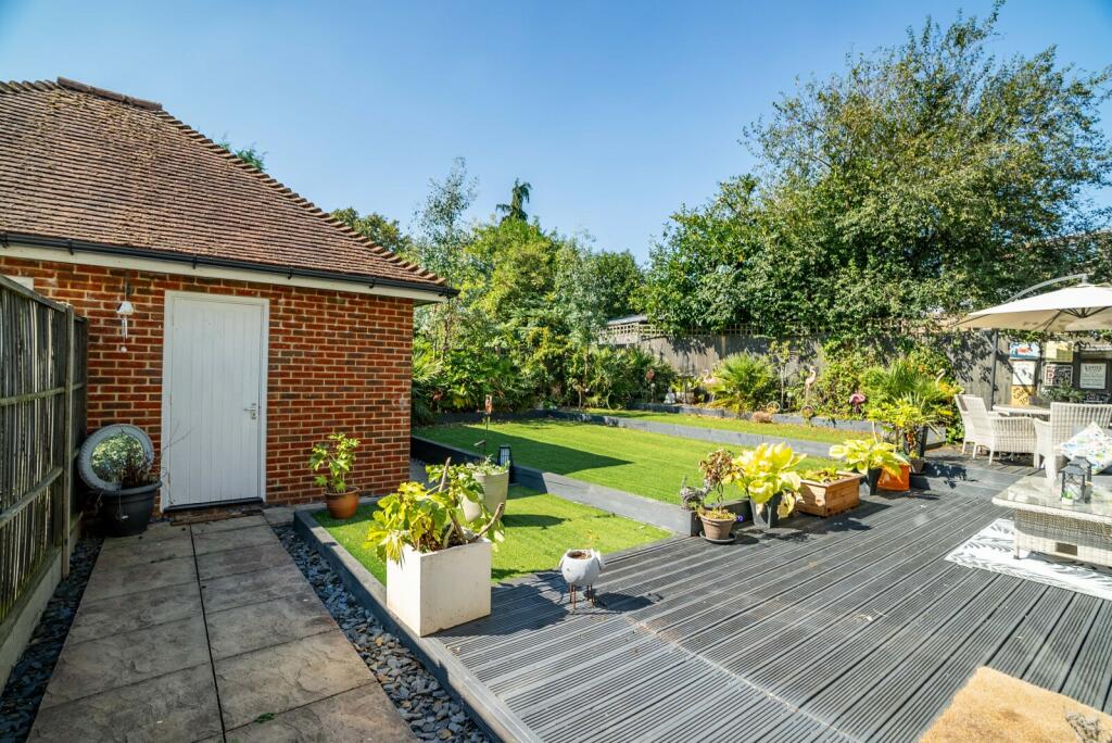 Additional property image - Watford Road, St. Albans, Hertfordshire, AL2