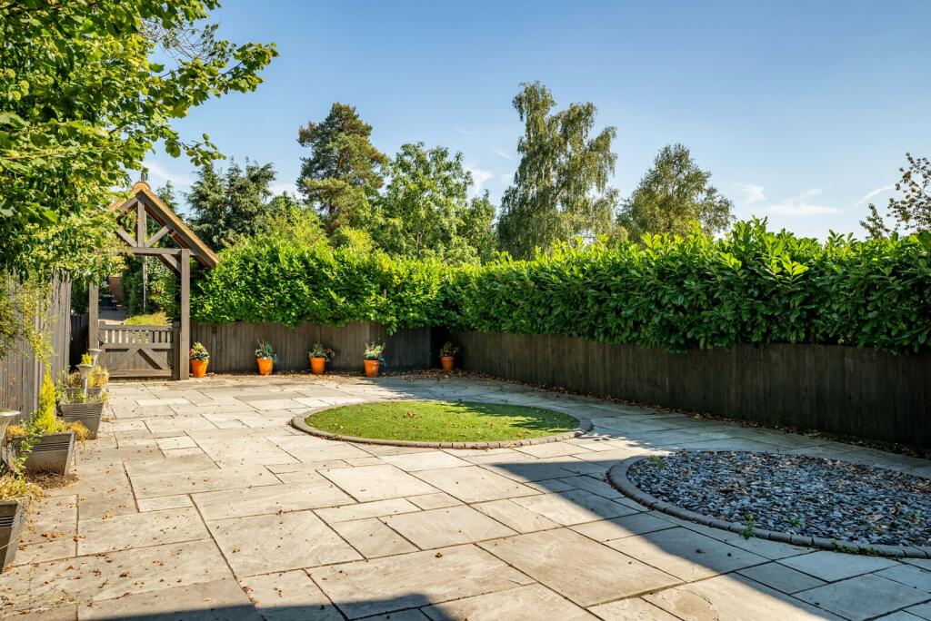 Additional property image - Watford Road, St. Albans, Hertfordshire, AL2