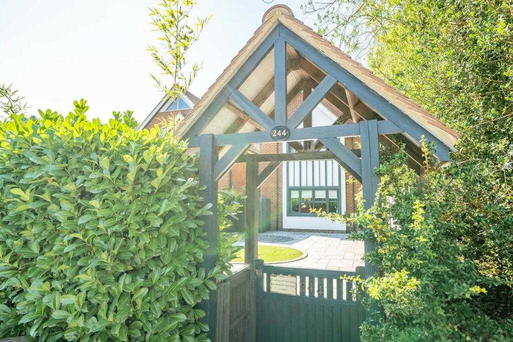 Additional property image - Watford Road, St. Albans, Hertfordshire, AL2