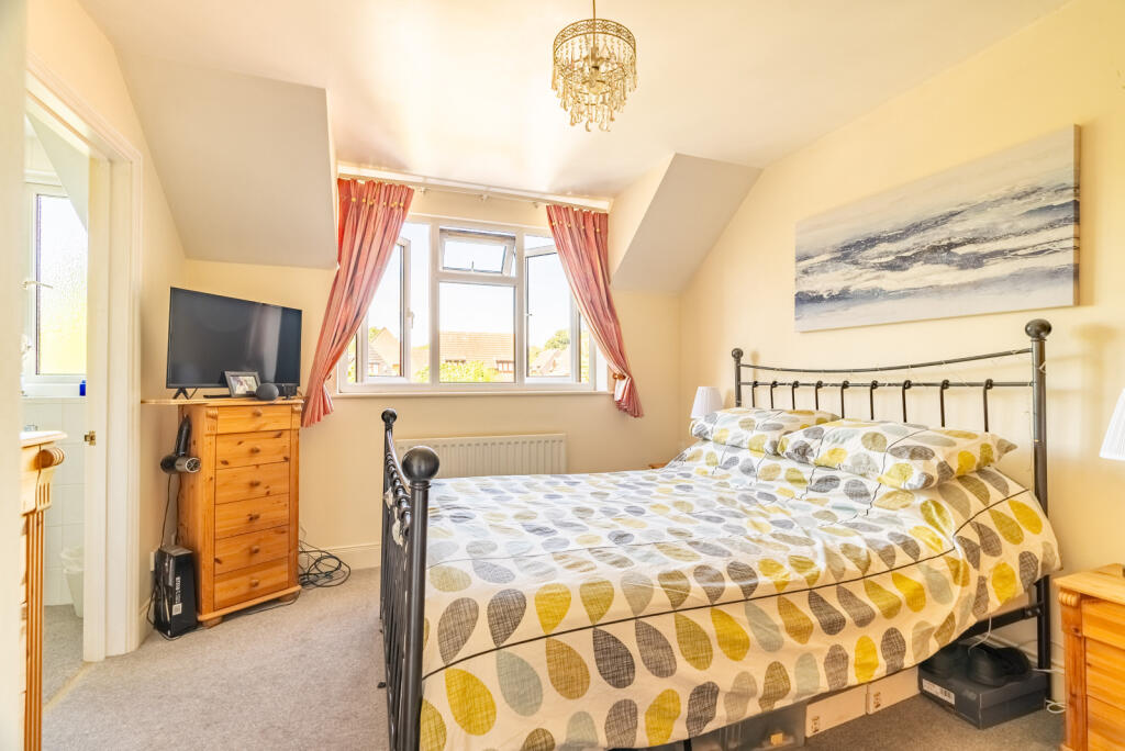 Additional property image - Hawfield Gardens, Park Street, St. Albans, Hertfordshire, AL2