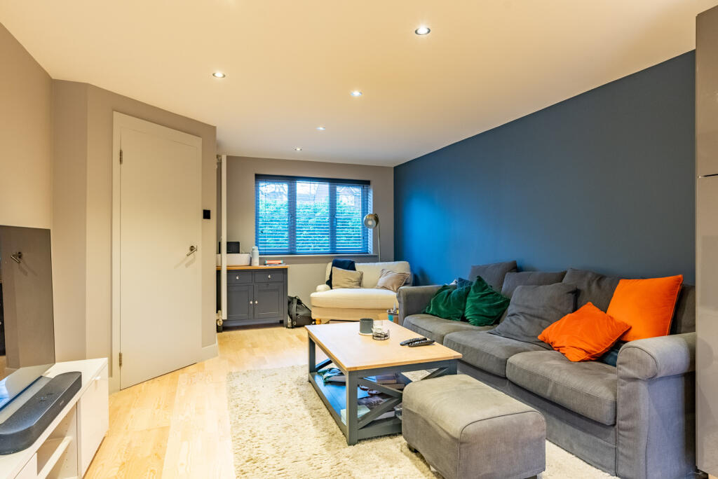 Additional property image - Orient Close, St. Albans, Hertfordshire, AL1