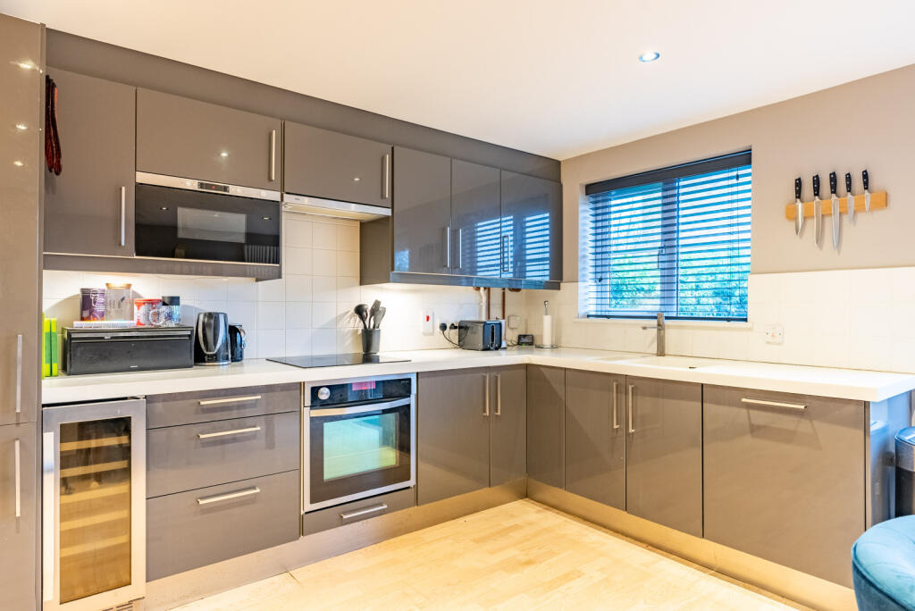 Additional property image - Orient Close, St. Albans, Hertfordshire, AL1