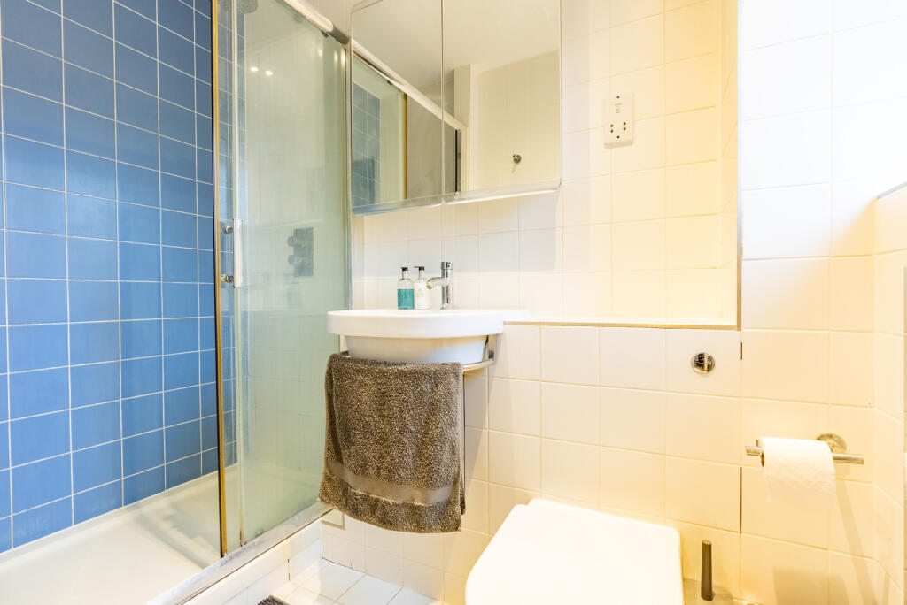 Additional property image - Orient Close, St. Albans, Hertfordshire, AL1