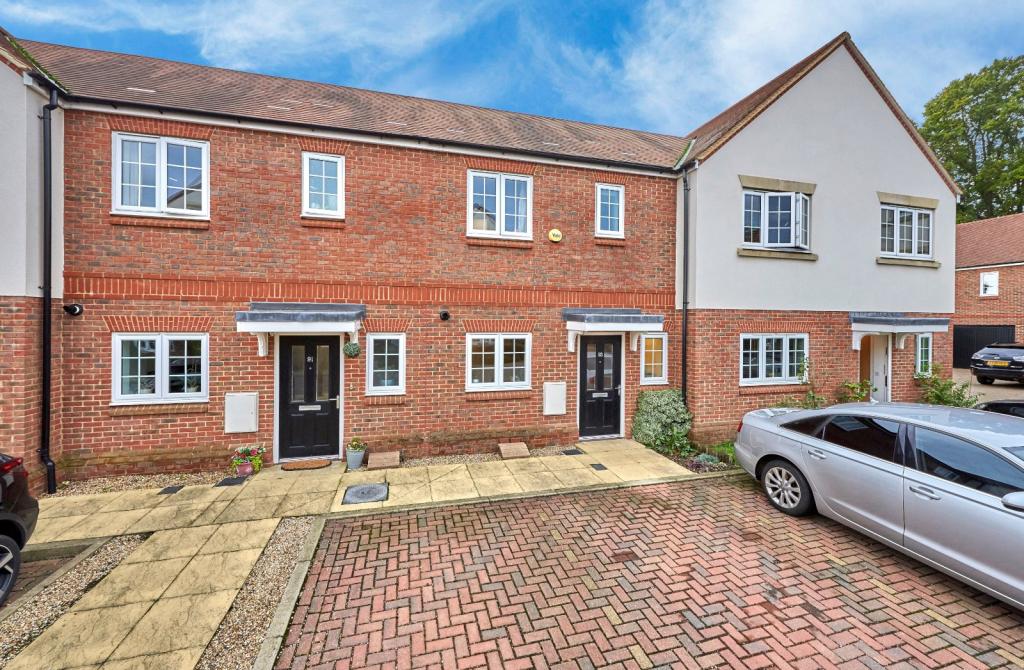 2 bedroom terraced house for sale in Mortimer Crescent, Kings Park, St. Albans, Hertfordshire, AL3
