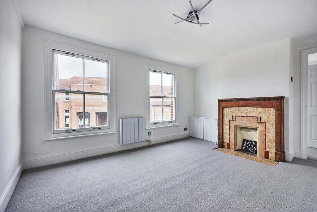 2 bedroom apartment for sale in Southdown Road, Harpenden