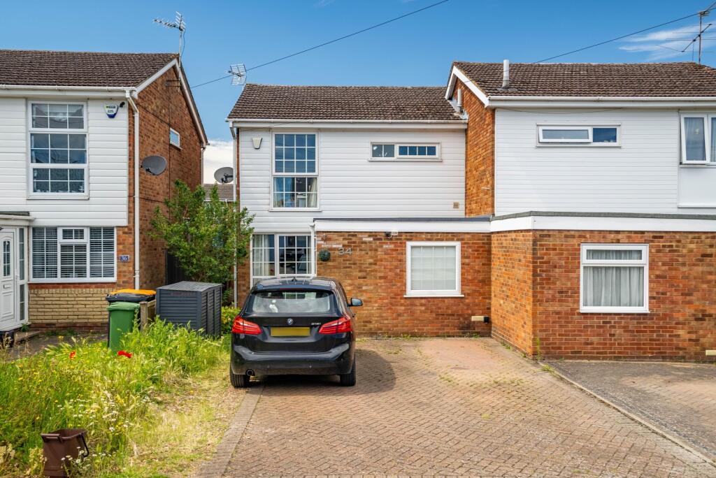 3 bedroom semidetached house for sale in Crawley Close, Slip End, Luton, Bedfordshire, LU1