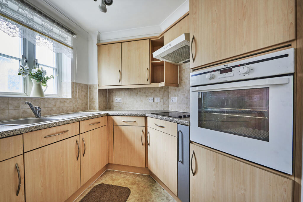 Additional property image - Southdown Road, Harpenden, Hertfordshire, AL5